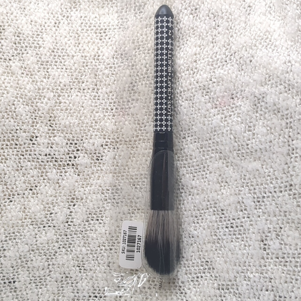 LOVE+CRAFT+BEAUTY Powder Brush #2